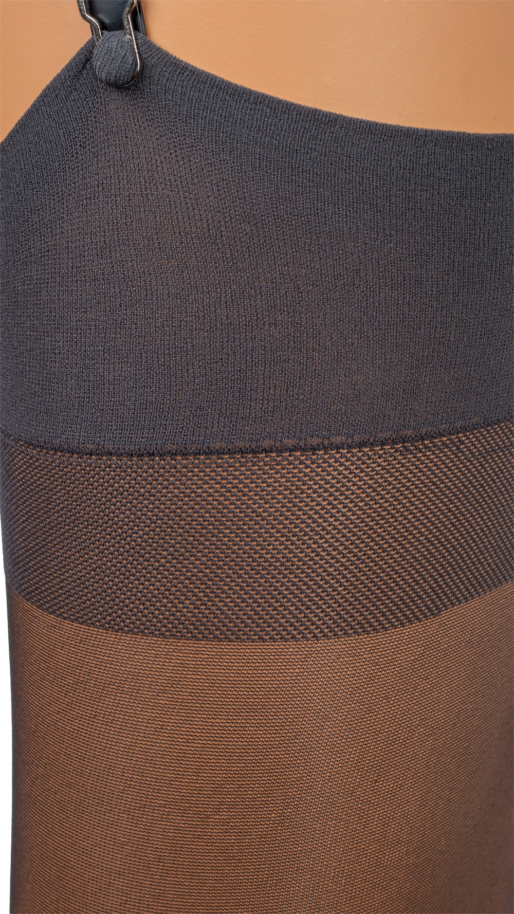 Sara 20 Den Silky Stockings: Embrace Your Elegance