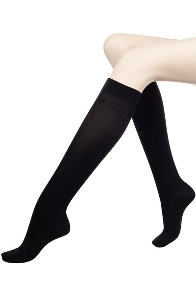 Active Compression Socks 11-14 mmHg 15-19 hPa offer relief for tired legs after travel or work, enhancing comfort.