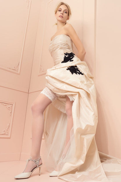 Elegant Trasparenze Athena 8 Den Luxury Thigh Highs, perfect for bridal wear, showcasing timeless sophistication.