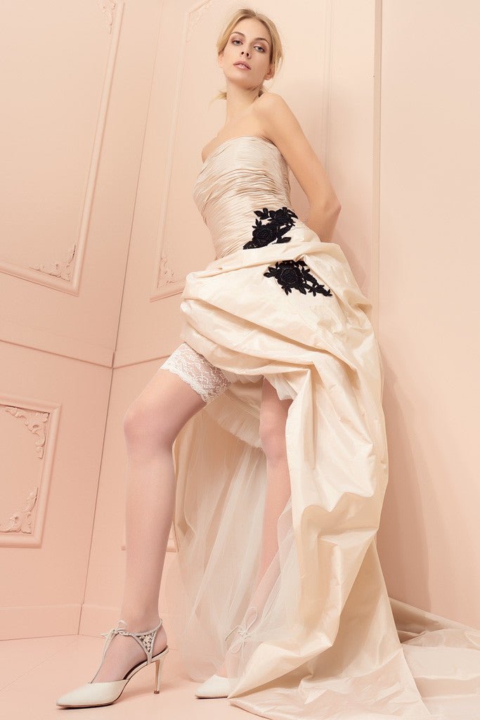 Elegant Trasparenze Athena 8 Den Luxury Thigh Highs, perfect for bridal wear, showcasing timeless sophistication.