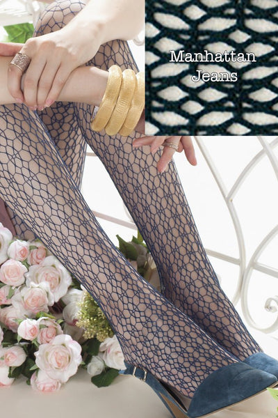 Trasparenze Manhattan Net Tights featuring a delicate hexagonal design, perfect for light dresses and stylish outfits.