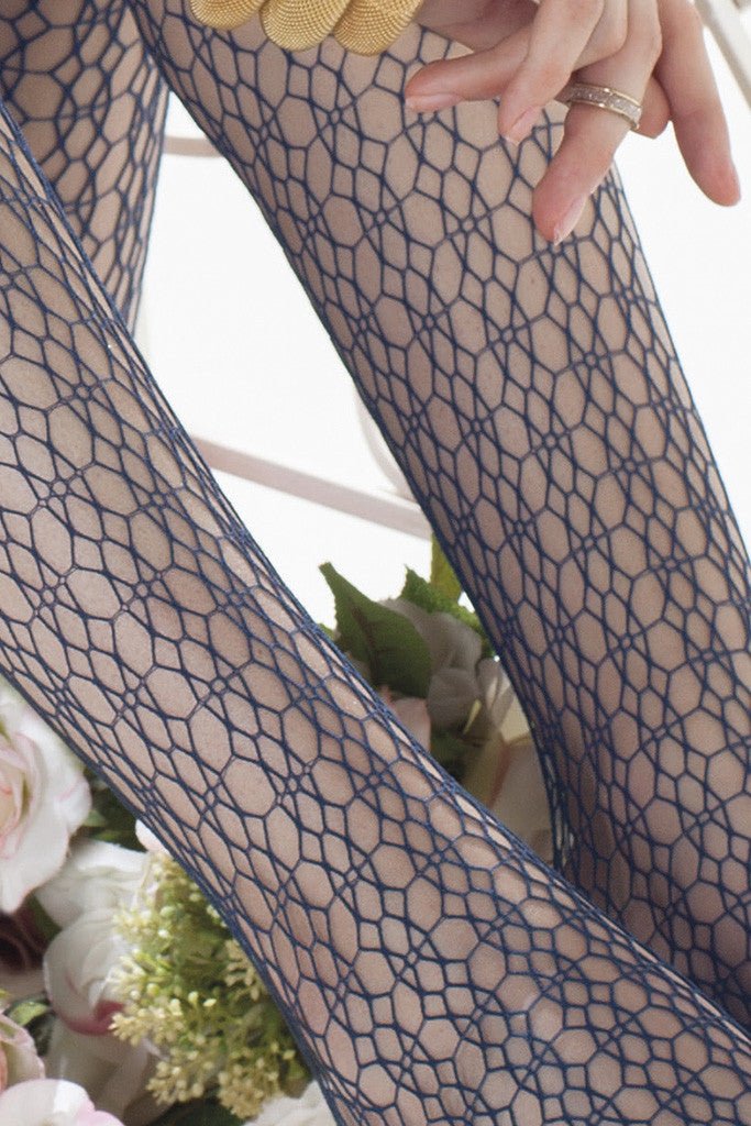 Trasparenze Manhattan Net Tights showcase a delicate hexagonal fishnet design, perfect for elevating light dresses.