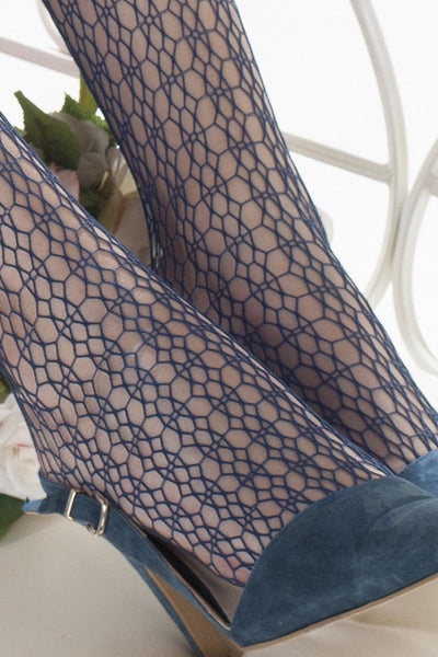 Stylish Trasparenze Manhattan Net Tights feature a delicate hexagonal pattern, perfect for light dresses.