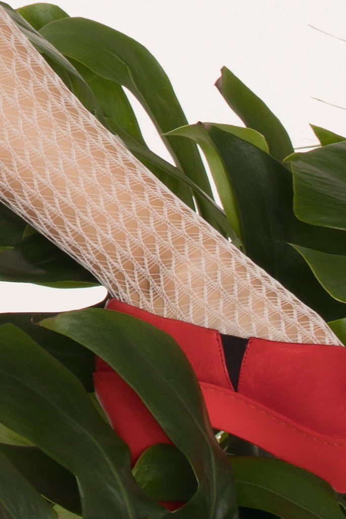 Stylish Trasparenze Muricata Geometric Fashion Tights featuring an open knit design and over-the-knee style.