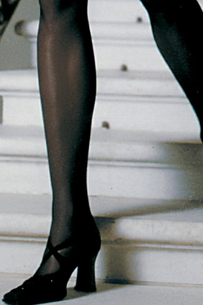 Experience elegance with Oleandro 20 Den Silky Sheer Pantyhose, perfect for any occasion from Trasparenze.