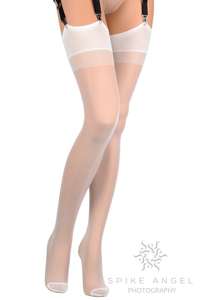 Sara 20 Den Silky Stockings offer elegance and comfort, perfect for any evening look. Embrace your style today!