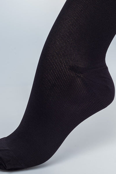 Skywalk Compression Socks 16-20 mmHg 21-27 hPa by Ibici offering unisex support and comfort for travel and fitness.