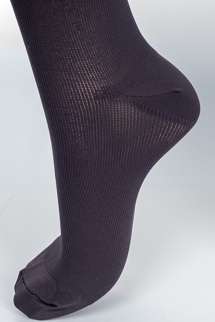 Skywalk Compression Socks 16-20 mmHg 21-27 hPa by Ibici in black, breathable unisex support for travel and fitness.