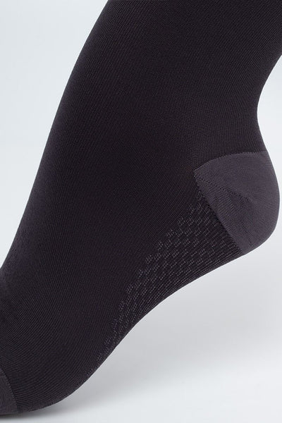 Ibici Skywalk Light Compression Socks 11-14 mmHg 15-19 hPa in black designed for travel, fitness, and medical use.